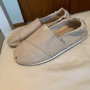 Bob’s memory foam flats